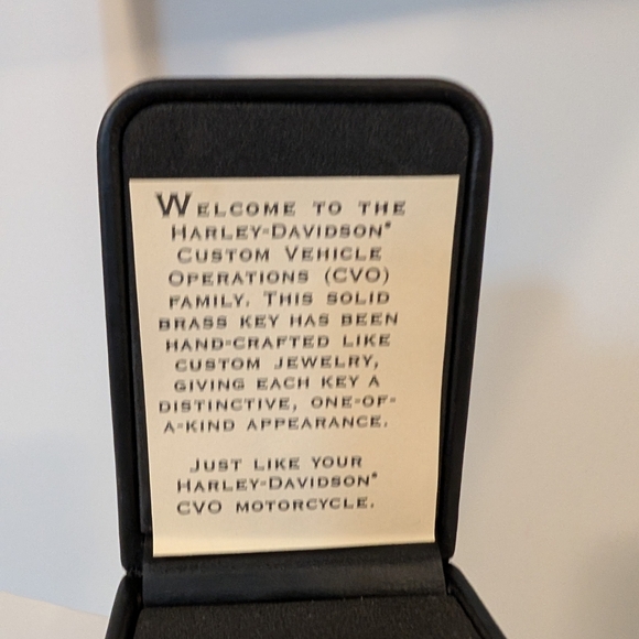 🖤 Vintage Harley-Davidson Gold and Blue CVO Collectible Key with Case - Picture 4 of 4